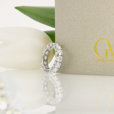 Anello eternity in oro bianco 750 con diamanti certificati IGI F VS