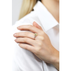 Anello in oro bianco e giallo 18k con diamante fancy yellow e diamanti laterali. PREZZO SU RICHIESTA. 2