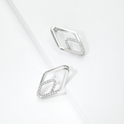 Orecchini design in oro bianco 750 a rombo con diamanti