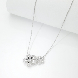 Collana in oro bianco 18k fiori con diamanti