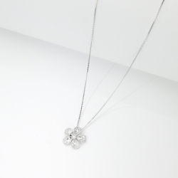 Collana oro bianco 750 fiore con diamanti