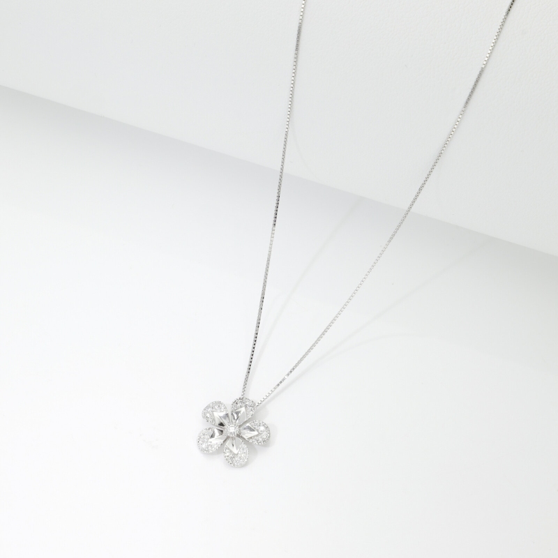 Collana oro bianco 750 fiore con diamanti