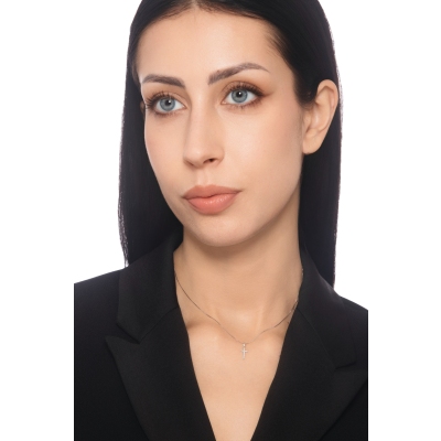 Collana in oro bianco 18k con ciondolo a forma di croce in diamanti, misura ciondolo circa 0.61x0.98 cm