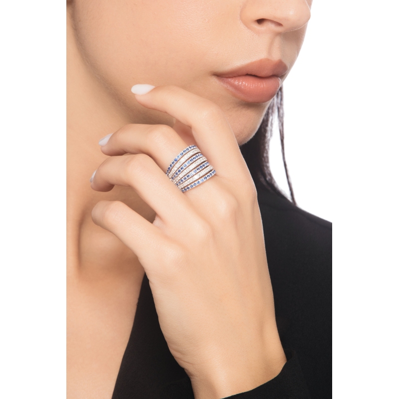 18k white gold band ring with blue sapphire and diamonds 