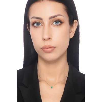 Solitaire emerald and diamonds pendant