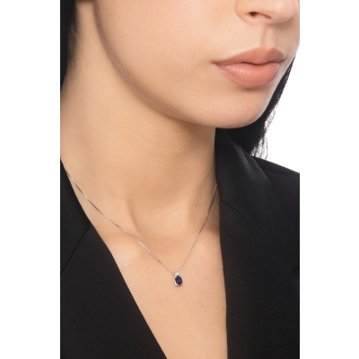Solitaire blue sapphire and diamonds pendant 