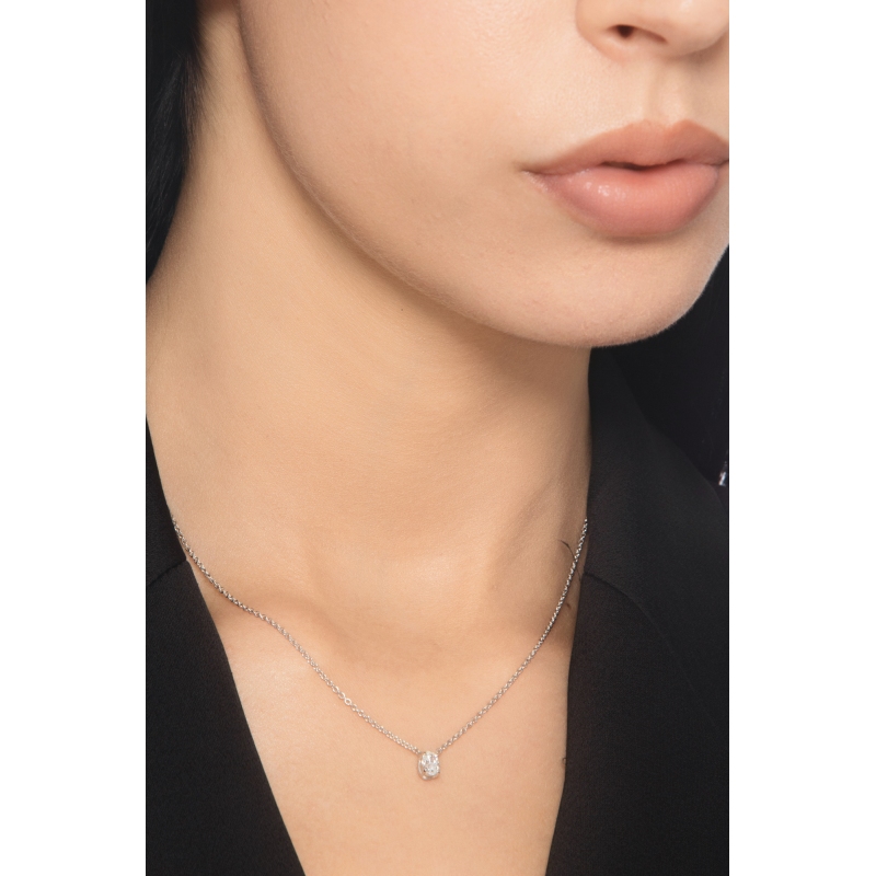 Collana punto luce in oro bianco 18k con diamante taglio ovale 0.30ct GIA