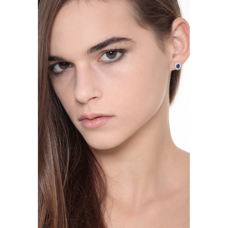 Orecchini in oro bianco 750 con zaffiro blu ovale e diamanti