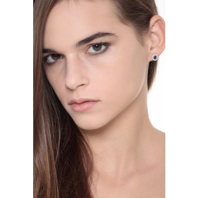 Orecchini in oro bianco 750 con zaffiro blu ovale e diamanti