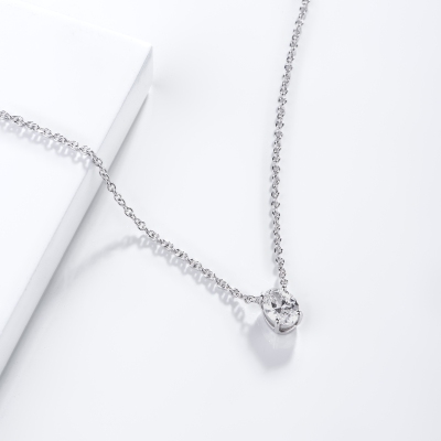 Collana punto luce in oro bianco 18k con diamante taglio ovale 0.50ct GIA