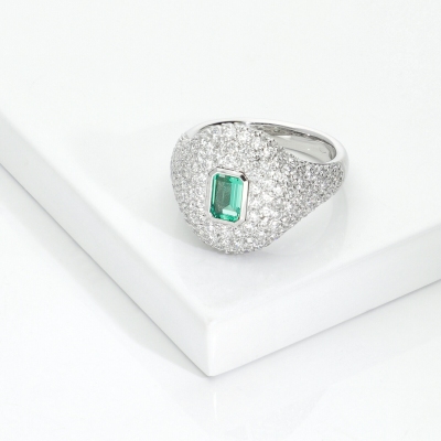 ANELLO FASCIA PAVE' IN BRILLANTI E SMERALDO RETTANGOLARE MM6X4