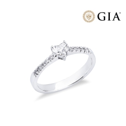 Anello con diamante taglio cuore 0.30ct GIA in oro bianco 18k