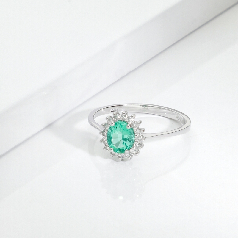 ANELLO CONTORNO CON 16BRILLANTI E SMERALDO TAGLIO OVALE MM6X5