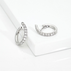 Orecchini cerchio diamanti e oro bianco 18k