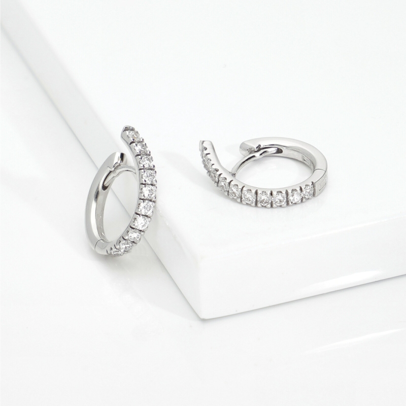 Orecchini cerchio diamanti e oro bianco 18k