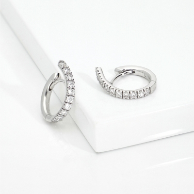 Orecchini cerchio diamanti e oro bianco 18k