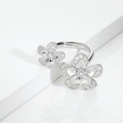 Anello in oro bianco 18k fiori con diamanti