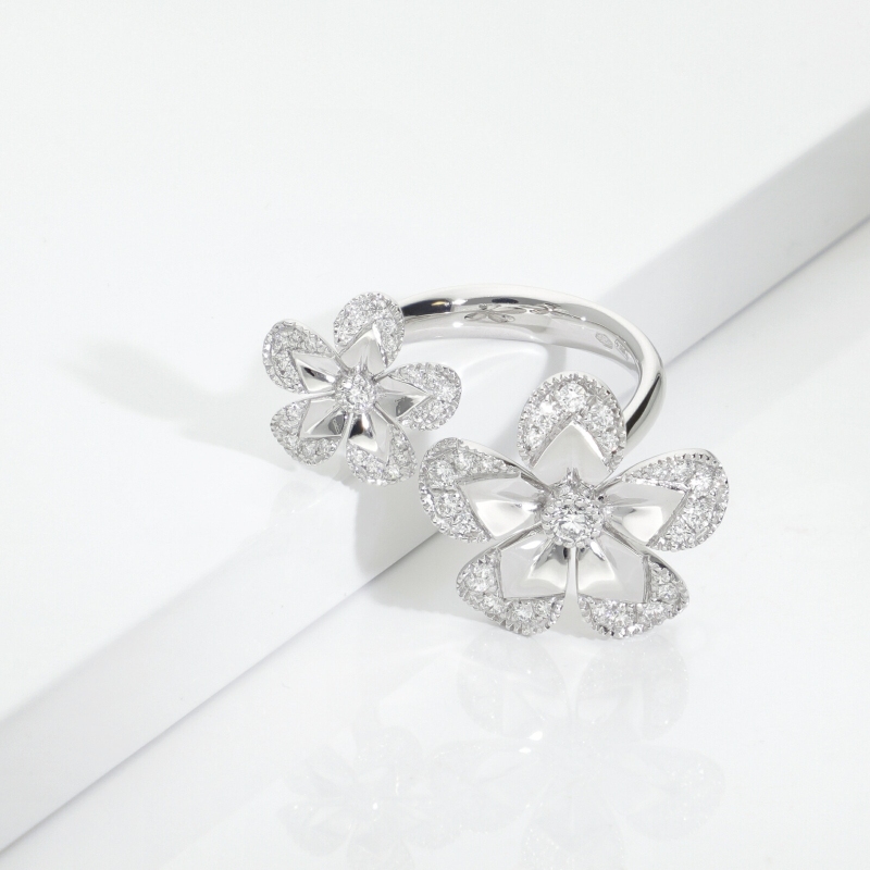 Anello in oro bianco 18k fiori con diamanti