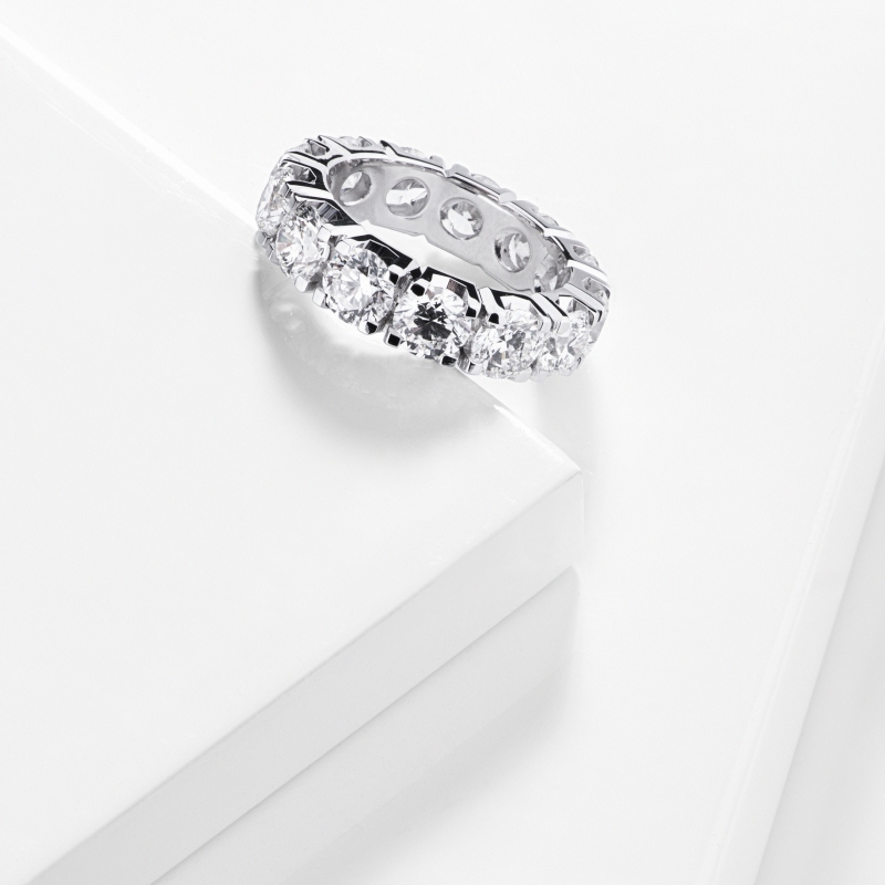 Anello eternity oro bianco 18k con diamanti certificati IGI F VS