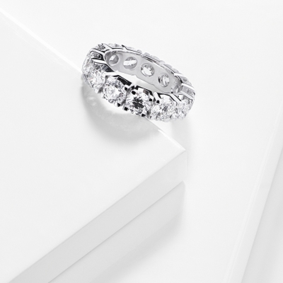 Anello eternity oro bianco 18k con diamanti certificati IGI F VS