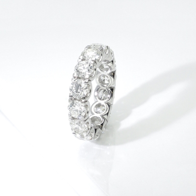 Anello eternity in oro bianco 18k con diamanti certificati IGI F VS