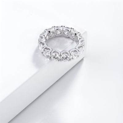 Anello in oro bianco eternity 18k con diamanti certificati IGI F VS