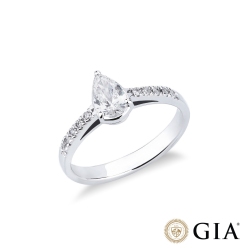 Anello con diamante taglio goccia 0.50ct GIA in oro bianco 18k