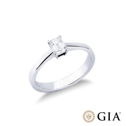 Anello con diamante taglio smeraldo 0.50ct GIA in oro bianco 18k