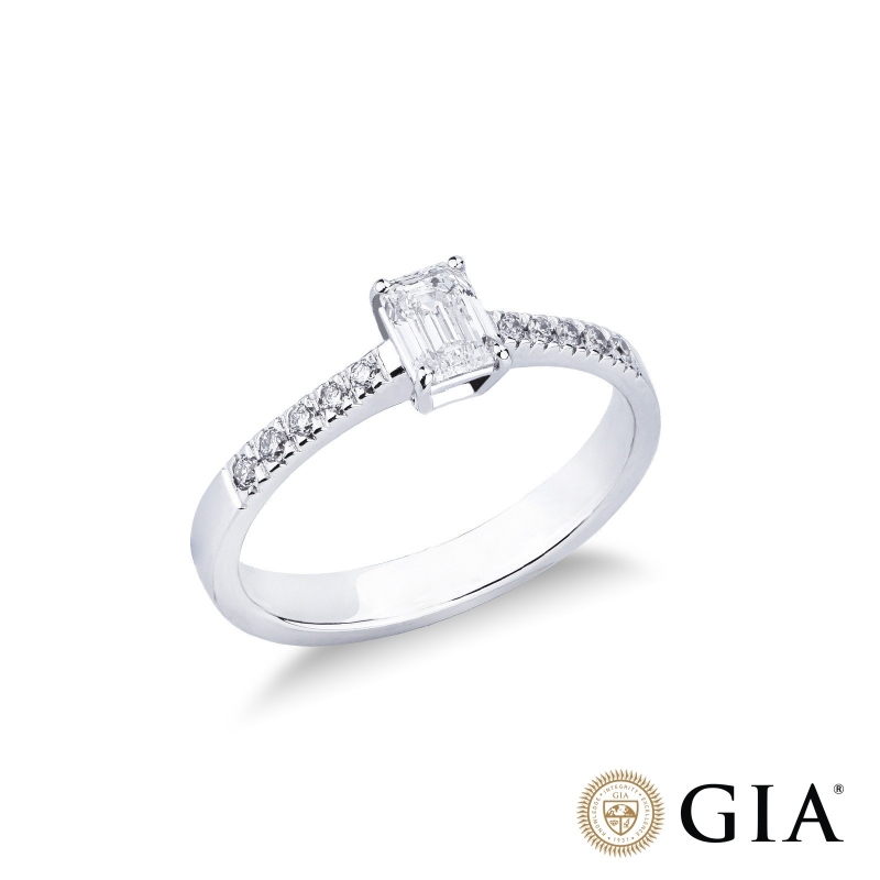 Anello con diamante taglio smeraldo 0.50ct  GIA in oro bianco 18k