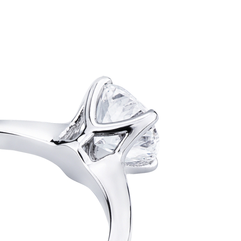 Anello solitario in oro bianco 18k, 0.90 ct