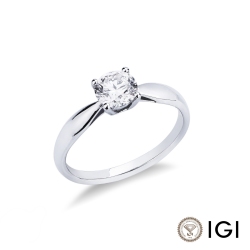 Solitario a quattro griffe in Oro bianco 18k con incastonato diamante di carati. 0,90.