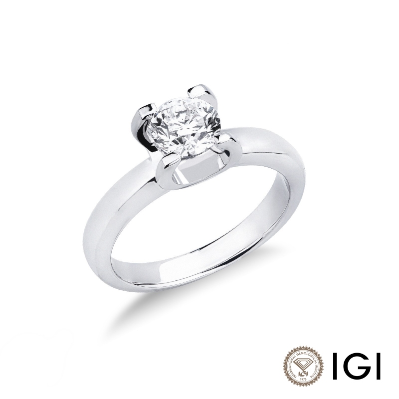 Anello solitario lineare a quattro griffe in oro bianco 18k con diamante, ct. 1,00