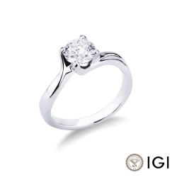 Solitario quattro griffe in Oro bianco 18k con incastonato diamante di carati 0,90