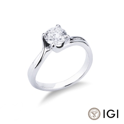 Solitario modello Valentino a quattro griffe in Oro bianco 18k con diamante di 1.00 ct