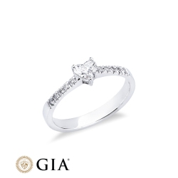 Anello con diamante taglio cuore 0.30ct GIA in oro bianco 18k