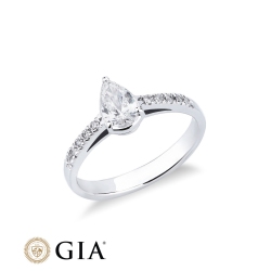 Anello con diamante taglio goccia 0.50ct GIA in oro bianco 18k 2
