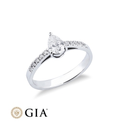 Anello con diamante taglio goccia 0.70ct GIA in oro bianco 18k 2