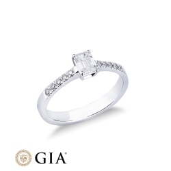 Anello con diamante taglio smeraldo 0.50ct  GIA in oro bianco 18k 2