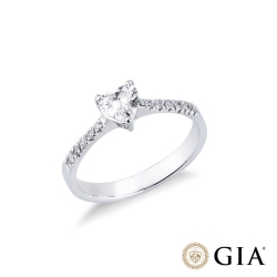 Anello con diamante taglio cuore 0.50ct GIA in oro bianco 18k