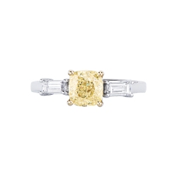 Anello in oro bianco e giallo 18k con diamante fancy yellow e diamanti laterali. PREZZO SU RICHIESTA. 2