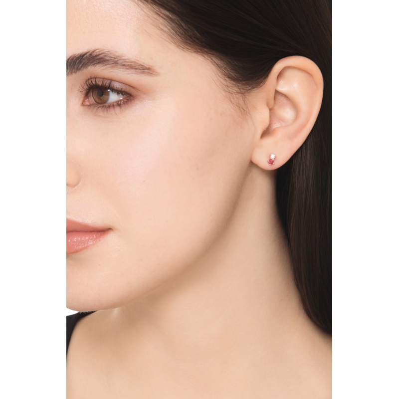 Orecchini design asimmetrici in oro bianco 18k con rubini e diamanti