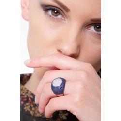 18k white gold ring with pavé of blue sapphires and diamonds  2