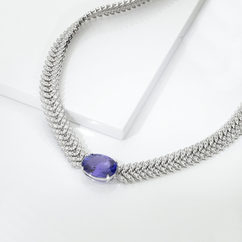 GIROCOLLO IN BRILL SPIGA STILE NAVETTE CON TANZANITE OVALE MM17.5X14, CM47