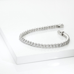 BRACCIALE CON 46 FINTE NAVETTE IN BRILLANTI, CM17.5