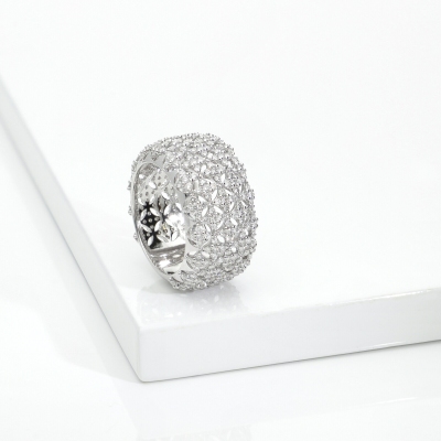 ANELLO FASCIA CON BRILLANTI