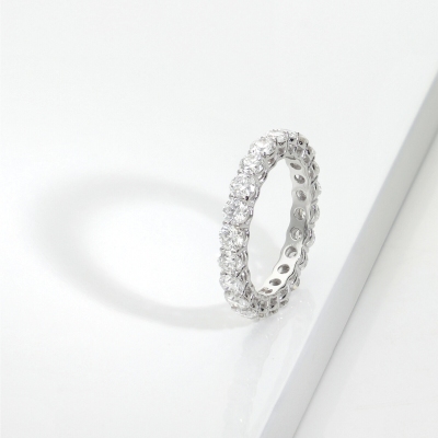 Eternity in oro bianco 750 con diamanti