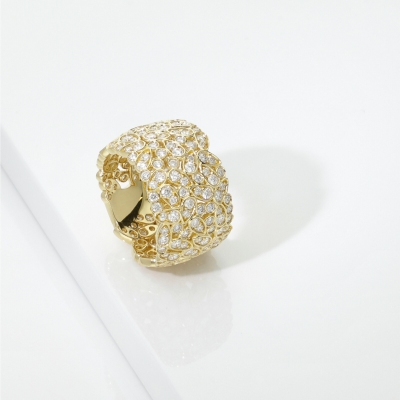 Anello a fascia design in oro giallo 18k con diamanti