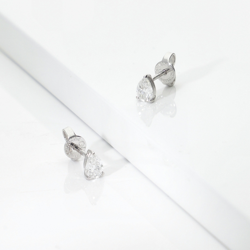 Orecchini punto luce goccia in oro bianco 18k con diamante GIA