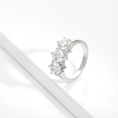Anello trilogy in oro bianco 18k con diamanti IGI 3,00 ct
