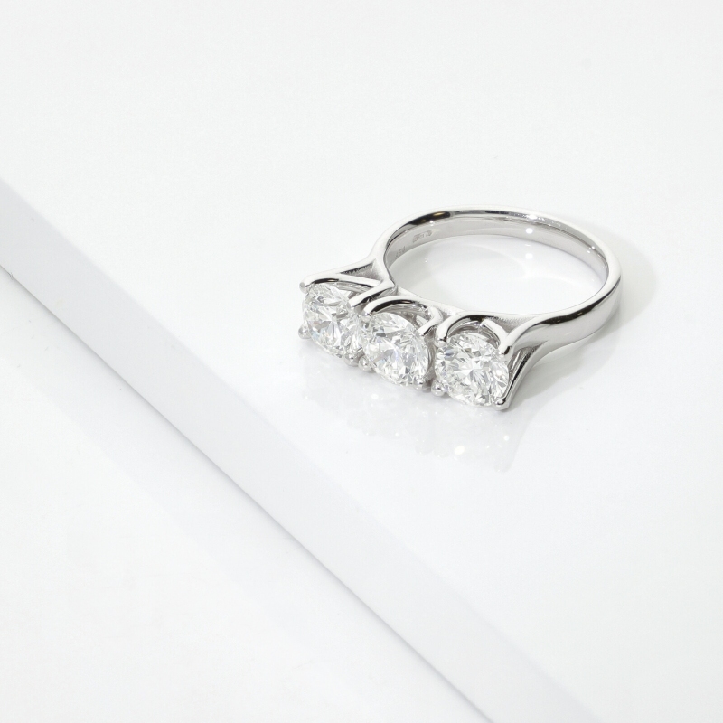 Anello trilogy in oro bianco 750 con diamanti IGI, 3,00 ct